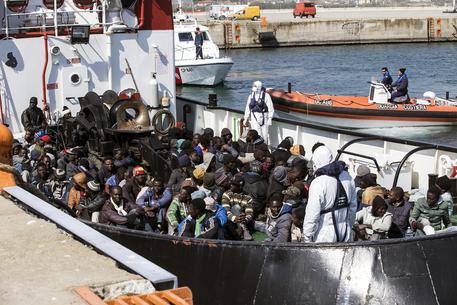 Immigrazione: domani in 738 a Crotone su nave lussemburghese - 