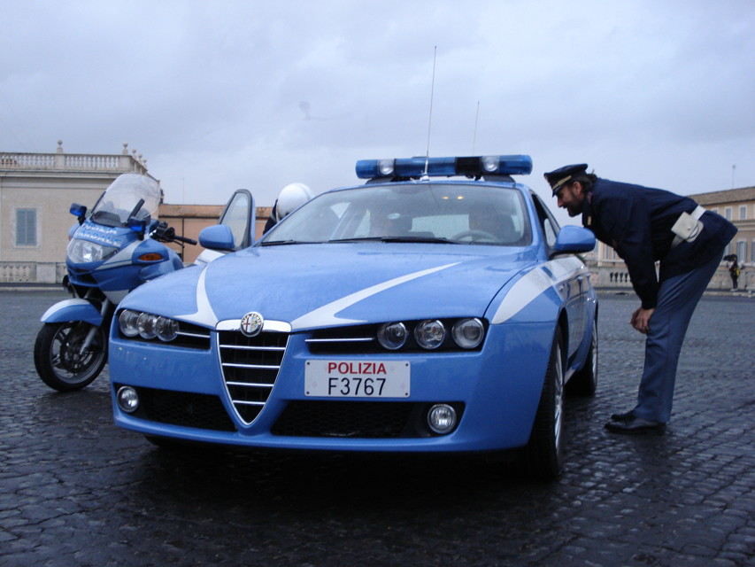 Trovato in possesso di una pistola, carabine e spade Katana: arrestato - 