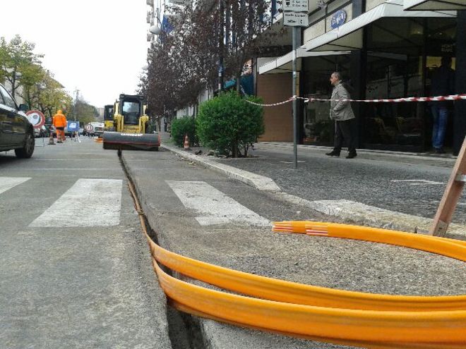 CAULONIA, STRADE K.O. A CAUSA DEI LAVORI PER LA FIBRA OTTICA: IL COMUNE IMPONE IL BLOCCO - 