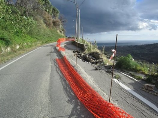 Bovalino (RC): qualcosa si muove per la strada provinciale di raccordo con lentroterra - 