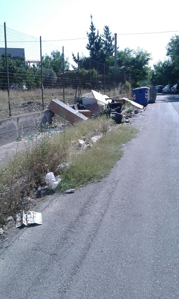 Siderno: gli abitanti della Via Peppino Brugnano si lamentano, intervenga il Comune - 