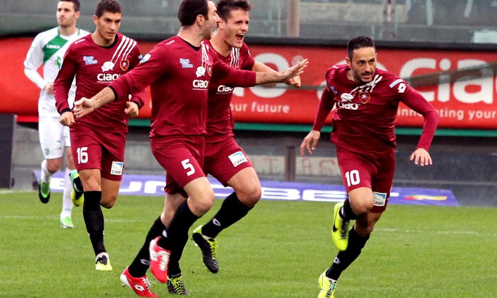 LA REGGINA E' FALLITA, GLI AMARANTO SALUTANO IL CALCIO DEI PROFESSIONISTI - 