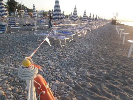 Sequestrata parte spiaggia occupata abusivamente da lido - 