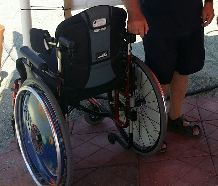 LOCRI: IL SINDACO NON GIUSTIFICA L'ASSENZA DELLE PASSERELLE IN SPIAGGIA PER DISABILI - 