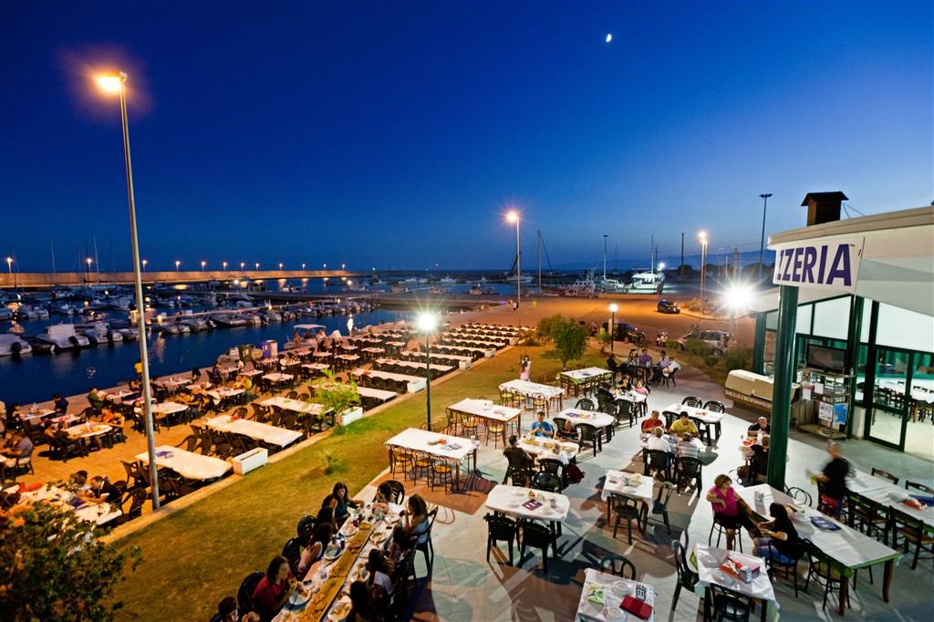 VICENDA RISTORANTE PORTO DELLE GRAZIE: PROPOSTA FATTA. C'E' ACCORDO TRA SINDACATO E COMUNE. ORA LA PALLA PASSA AI GESTORI DEL RISTORANTE - 