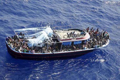 Immigrazione:sbarcati in 38, soccorsi in alto mare - 