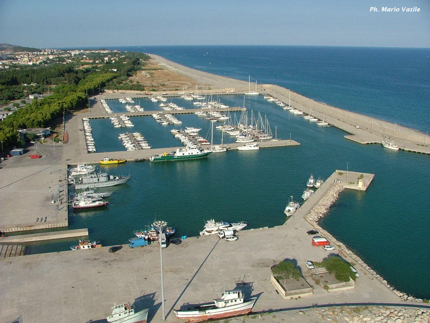 PORTO DELLE GRAZIE: LA VICENDA CESSIONE QUOTE FINISCE DAVANTI AL TAR. ED E' GUERRA DI COMUNICATI STAMPA. - 