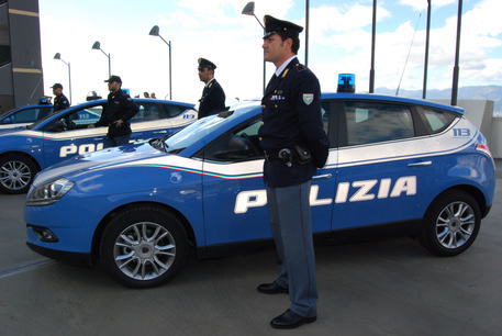 LOCRIDE: CONTROLLI A TAPPETO DELLA POLIZIA, EFFETTUATE 39 PERQUISIZIONI - 