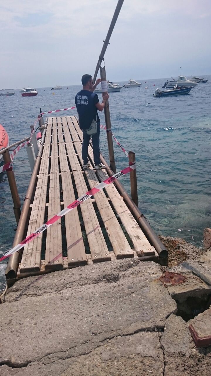 SEQUESTRATE STRUTTURE REALIZZATE ABUSIVAMENTE ED UTILIZZATE DA UN CANTIERE NAUTICO - 