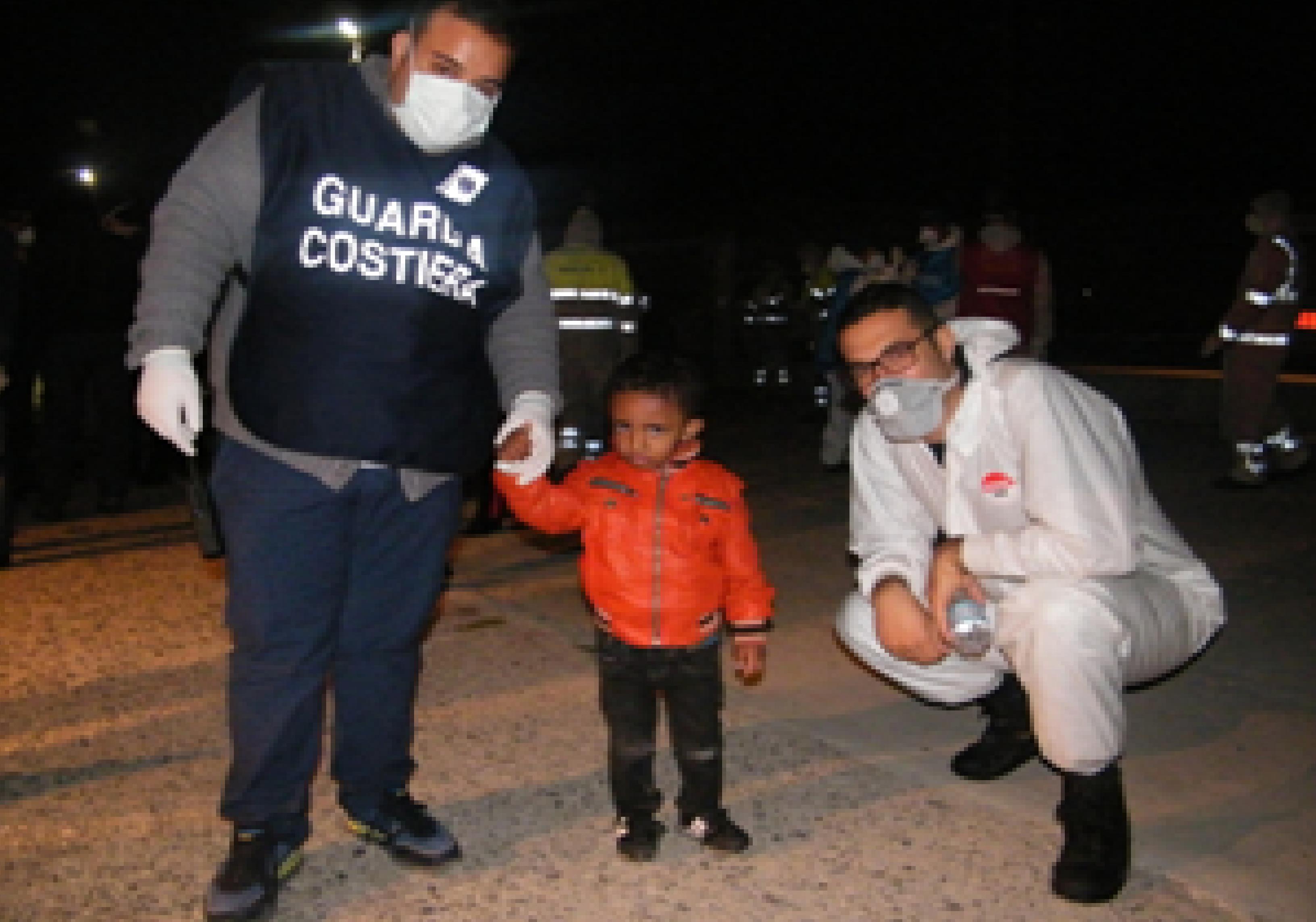 Immigrazione, giunti in 369 a Reggio Calabria - 