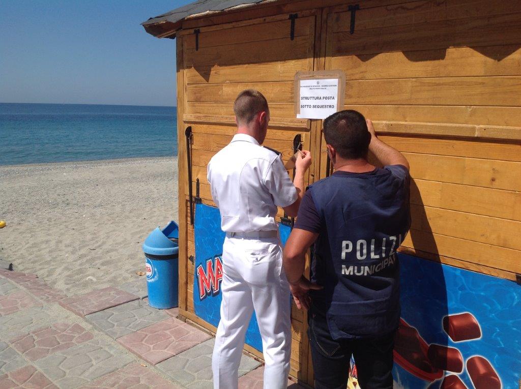 DENUNCIATO IL TITOLARE DI UNA STRUTTURA BALNEARE: SEQUESTRATE STRUTTURE E ATTREZZATURE UTILIZZATE E REALIZZATE SENZA AUTORIZZAZIONE - 