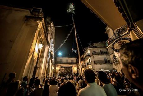 MARTONE: LA TRADIZIONE DELLA 'NTINNA' PER LA FESTA DI SAN GIORGIO - 