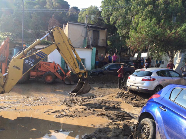 CAMINIA: UN ALLUVIONE FA VENIRE GIU' LA MONTAGNA NESSUN FERITO SOLO TANTA PAURA - 