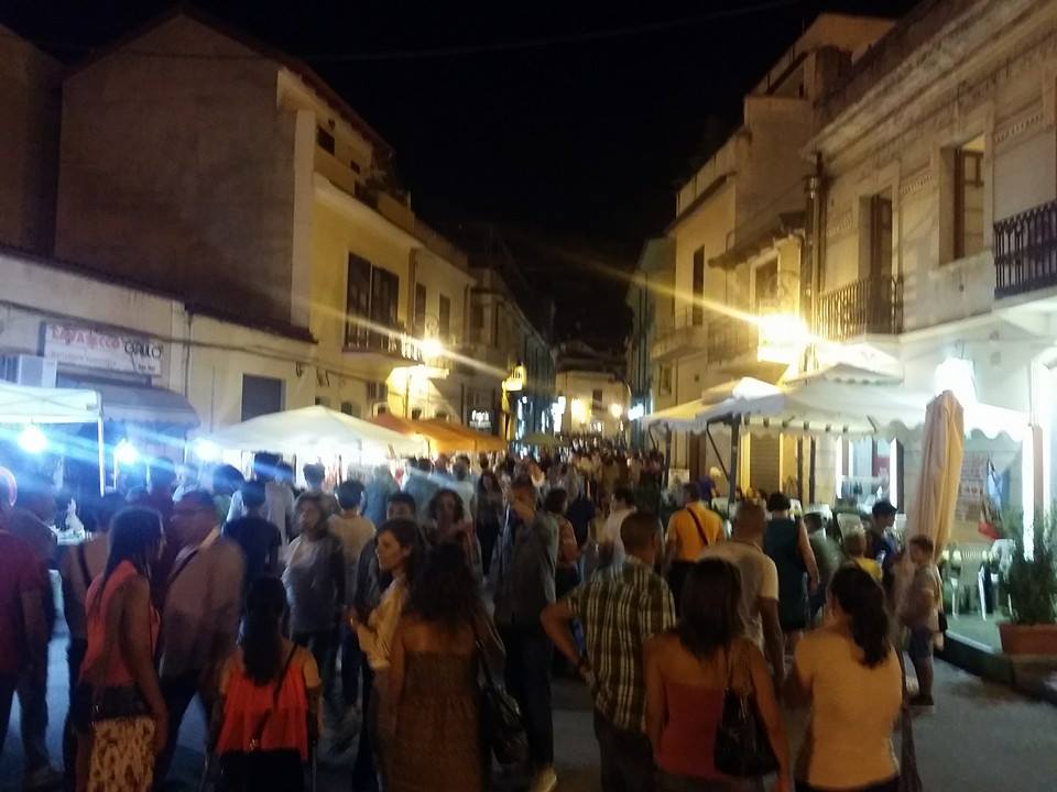 GIOIOSA JONICA: GRANDE SUCCESSO IERI PER LA SAGRA DEL PEZZO DURO E NOTTE BIANCA - 