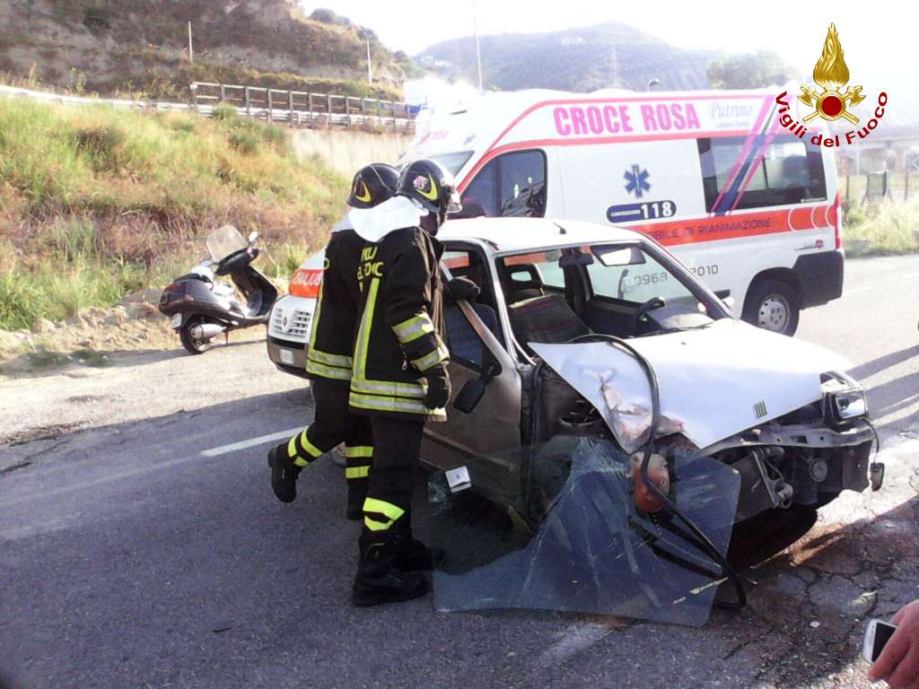 INCIDENTE STRADALE A CATANZARO: FERITO 60ENNE - 