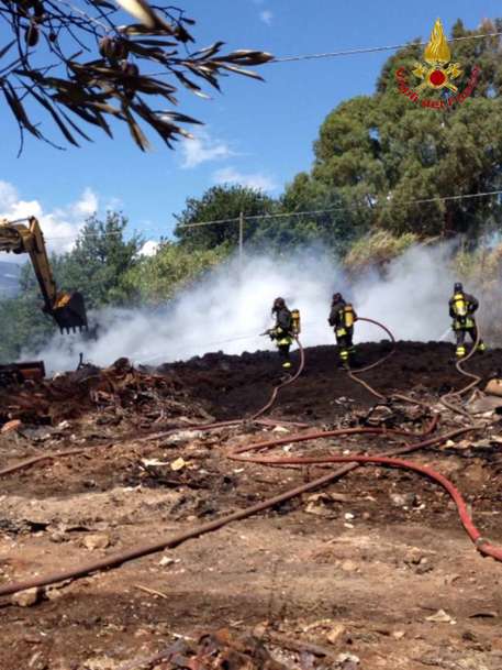 Incendio pneumatici usati, spento dopo 3 giorni - 