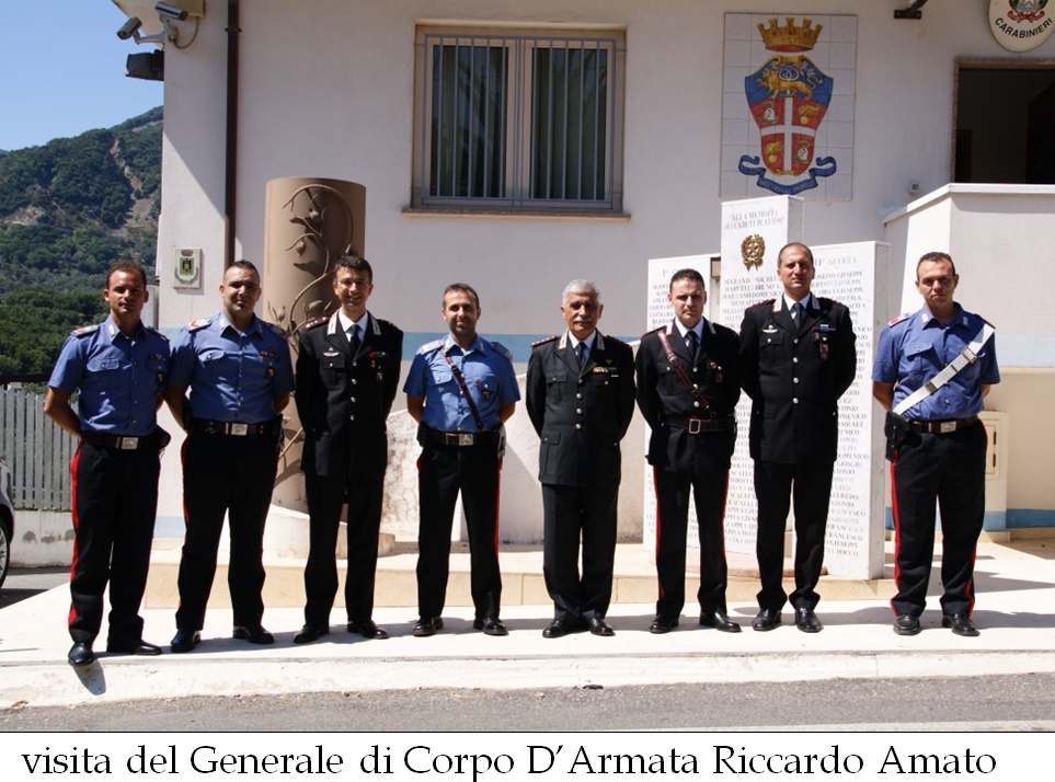 Locri. Visita alle stazioni Carabinieri di Platì e Africo Nuovo da parte del Comandante Interregionale Culqualber di Messina, Generale di Corpo dArmata Riccardo Amato. - 