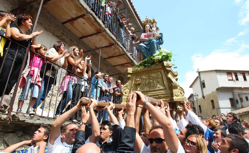 'Ndrangheta: da Vescovi Calabria stretta su processioni. Presentato un vademecum, stop a raccolta denaro durante percorso - 