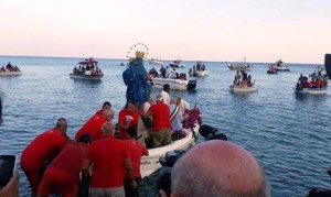 Siderno: oggi si rinnova il tradizionale appuntamento con la processione a mare della Madonna di Portosalvo - 