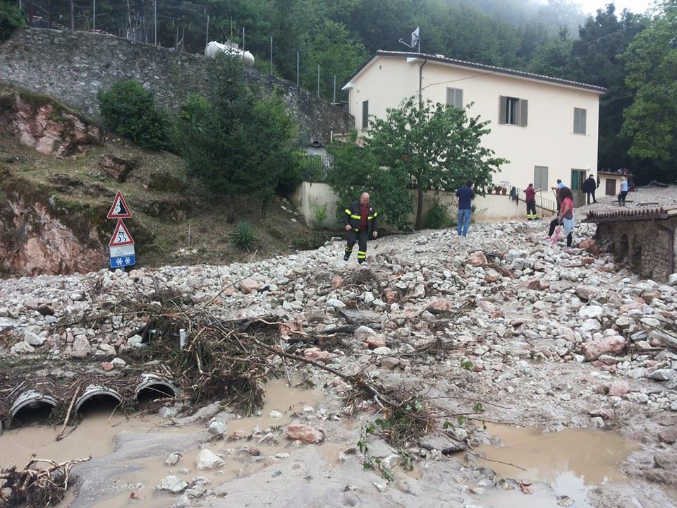 Piogge e frane su Calabria, oggi nuova allerta, criticità rossa; frane e stop collegamenti - 