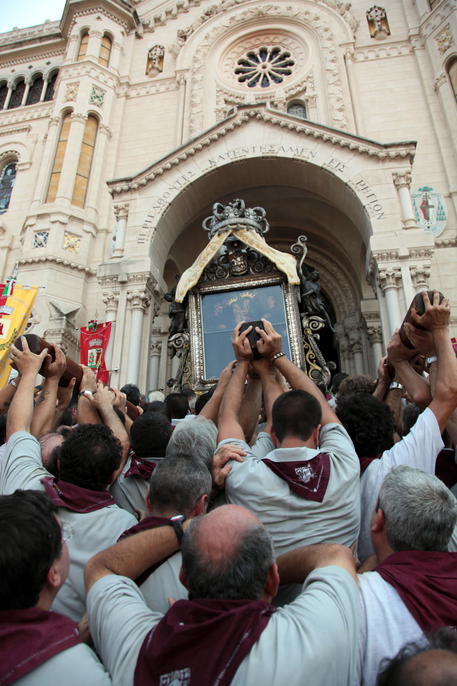 Religione: in migliaia a processione Madonna Consolazione - 