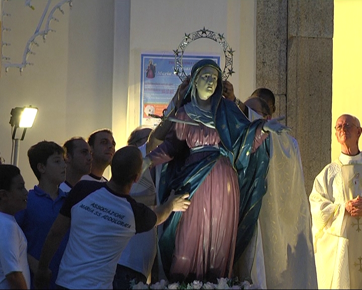 ROCCELLA JONICA: INCORONATA IN UN CLIMA DI FEDE ED EMOZIONE LA MADONNA DELL'ADDOLORATA - 