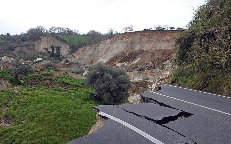 RISCHIO IDROGEOLOGICO: TRE LINEE D'AZIONE PER SCONGIURARE L'EMERGENZA - 