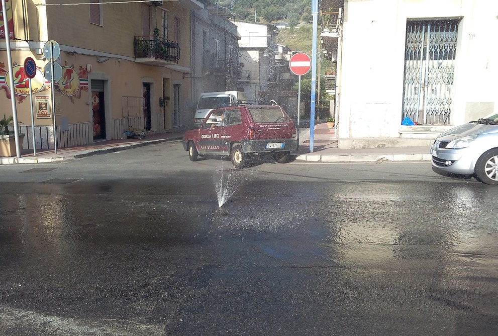 GIOIOSA JONICA: LA NUOVA FONTANA DI VIA LAZIO - 