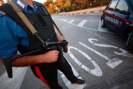 Non si ferma all'alt, arrestato dopo inseguimento sulla 106 dai Carabinieri - 