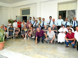 Siderno: la banda musicale visita la casa di riposo - 