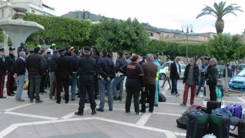 GIOIOSA JONICA: BOTTE DA ORBI TRA EXTRACOMUNITARI, I CITTADINI ESASPERATI CHIEDONO SICUREZZA - 