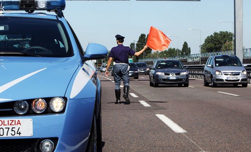 Auto contro muro galleria, morto 27enne - 