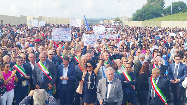 ''GIU LE MANI DALL'OSPEDALE'' PER LAGANA' UN MOMENTO DI ESPRESSIONE DEMOCRATICA DEL DISAGIO - 