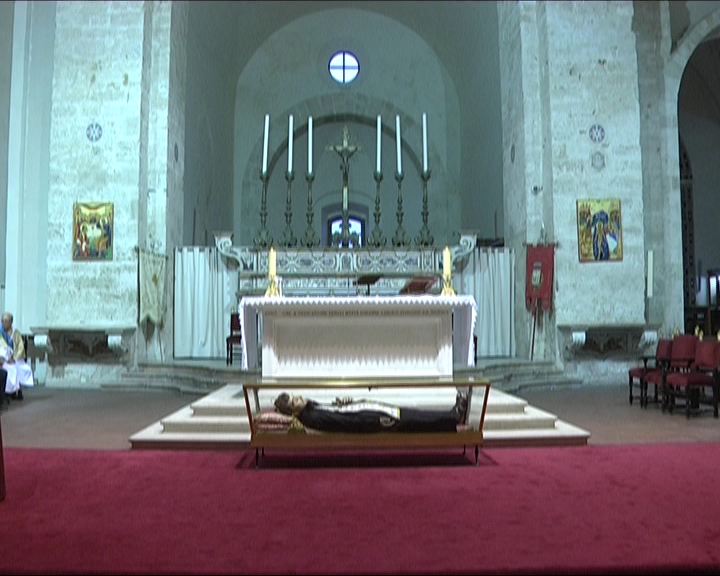 GERACE ABBRACCIA LE RELIQUIE DI SAN FRANCESCO CARACCIOLO, IN CITTA' PER LA FESTA DEL CUOCO - 