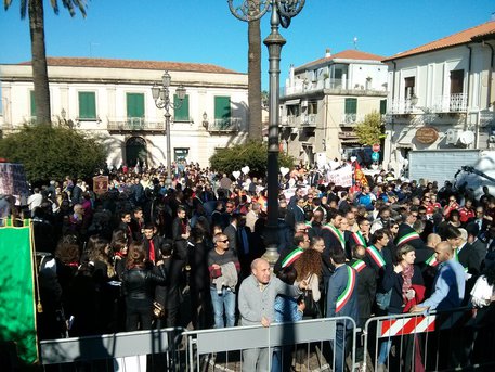 Polistena: in migliaia alla manifestazione a difesa dell'ospedale - 