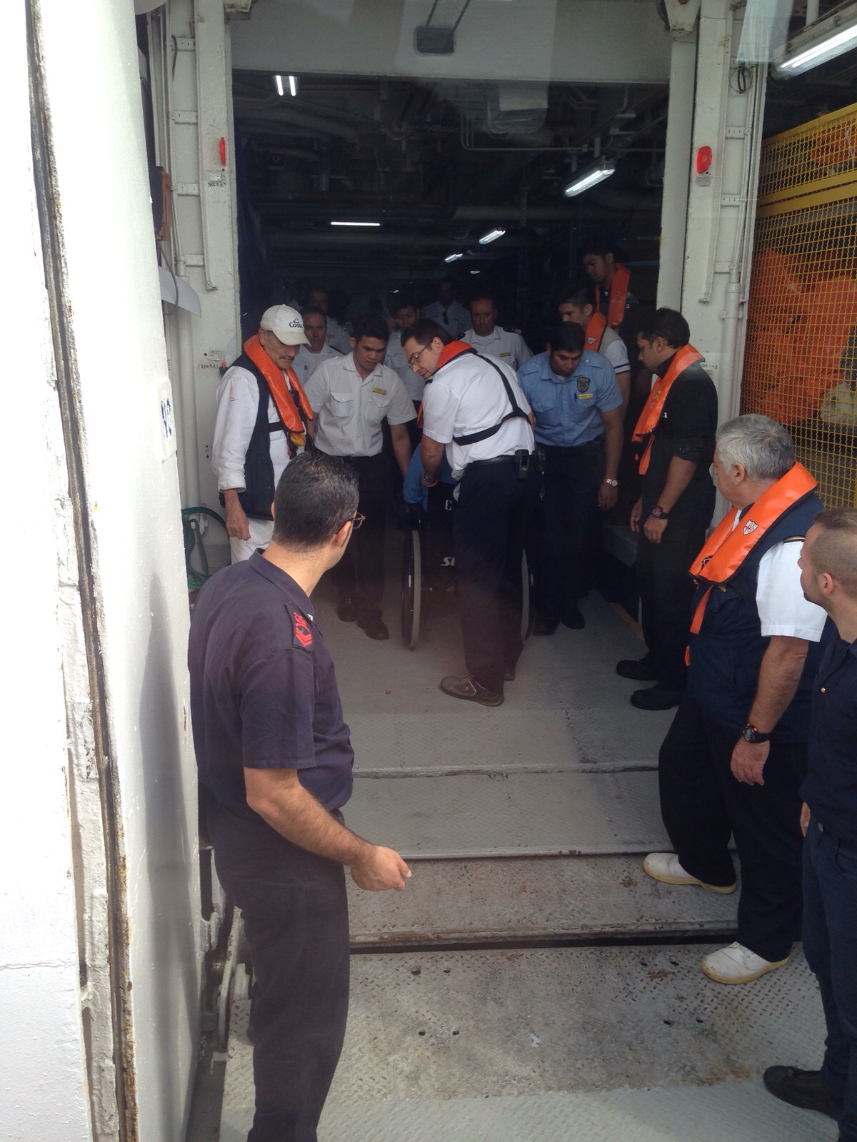 Roccella Jonica: soccorso passeggero infartuato sulla nave da crociera Costa neoRomantica - 