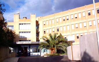 Muore a soli 43 anni all'ospedale di Locri, Il sindaco su Facebook: 'un caso che fa riflettere' - 