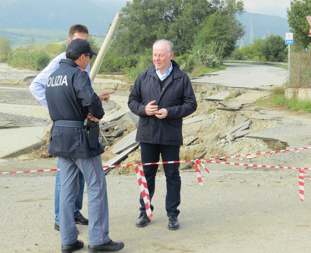 RIAPRE LA SP68: TERMINA LISOLAMENTO DI BRUZZANO ZEFFIRIO. SOPRALLUOGO DEL PRESIDENTE NELLA LOCRIDE - 