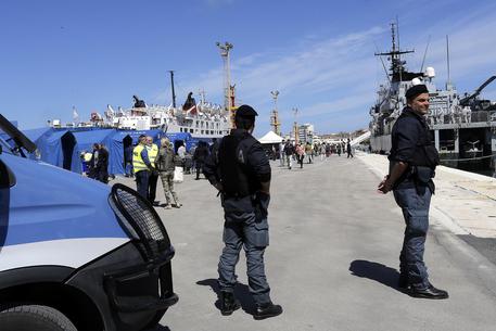 Domani nuovo sbarco di 905 migrati in Calabria, riunione Prefettura  - 