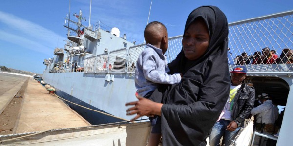 Maxi-sbarco in Calabria: 906 migranti nel Porto di Reggio Calabria - 