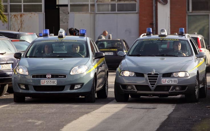 SEQUESTRATI 500 PACCHETTI DI SIGARETTE VENDUTE SENZA AUTORIZZAZIONE - 