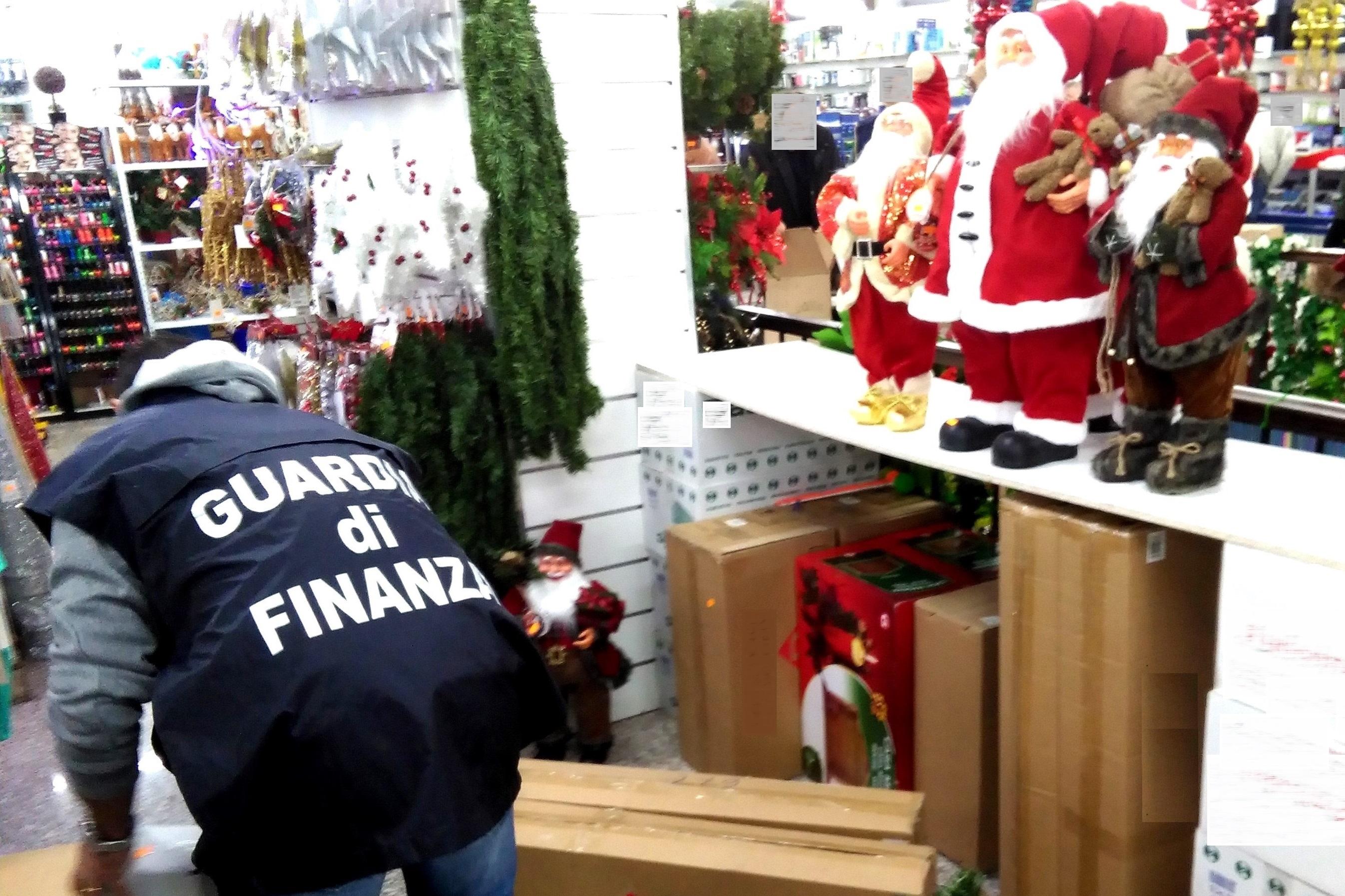 OPERAZIONE 'SAFE CHRISTMAS', SEQUESTRATI UN MILIONE DI PRODOTTI NATALIZI NON CONFORMI - 