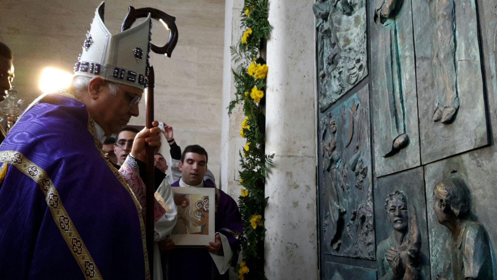 APERTA LA PORTA SANTA DELLA CATTEDRALE DI CATANZARO - 