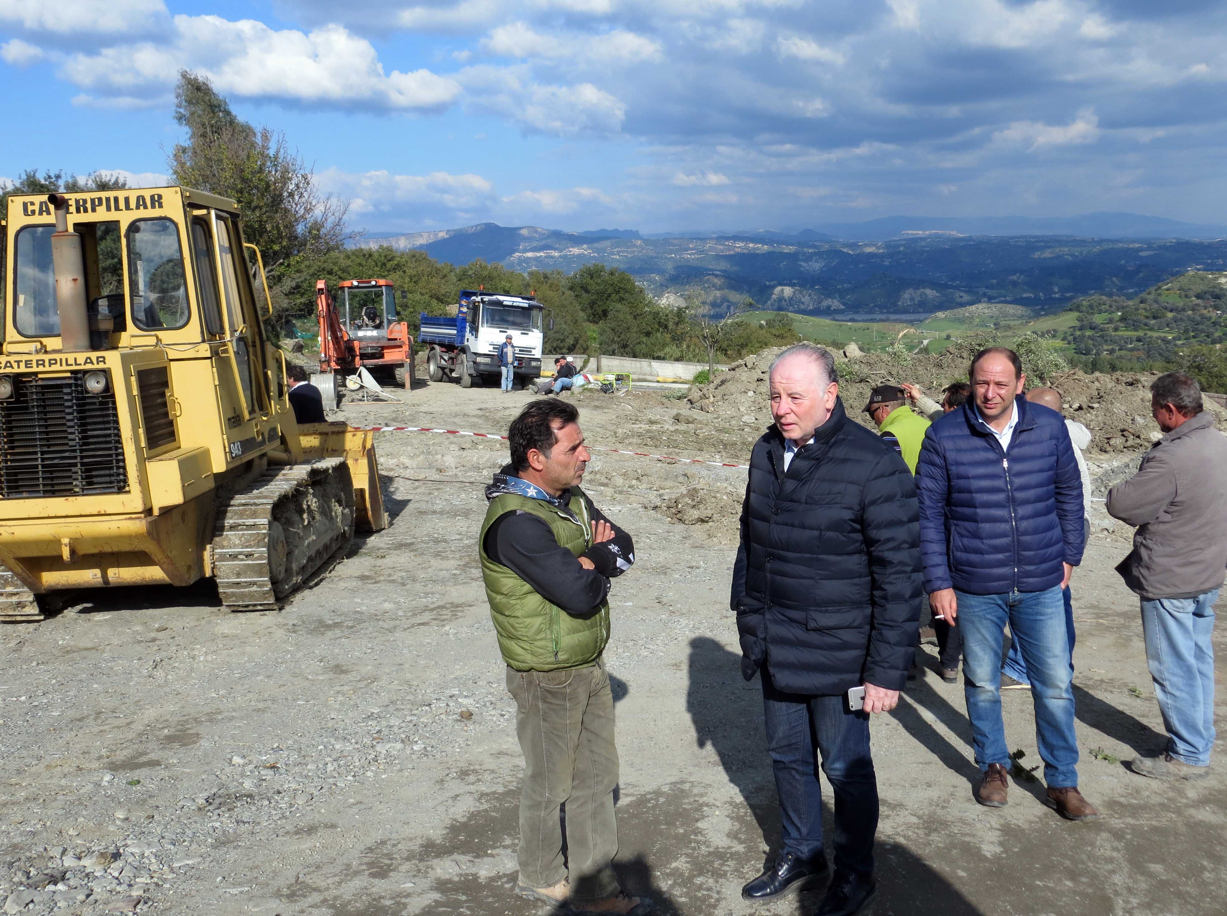 RETE VIARIA PROVINCIALE: SOPRALLUOGO DEL PRESIDENTE RAFFA AI CANTIERI DI CARAFFA DEL BIANCO, SANT'AGATA DEL BIANCO E CASIGNANA - 