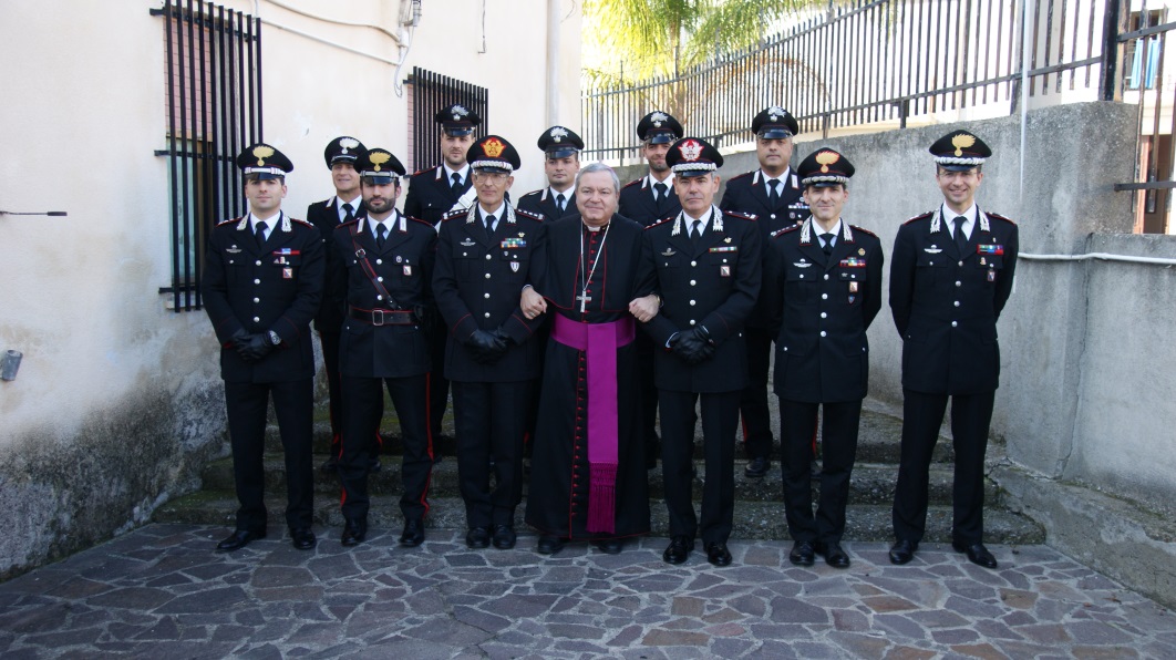 LA VISITA DI MONS. MARCIANÒ AI CARABINIERI DI LOCRI - 