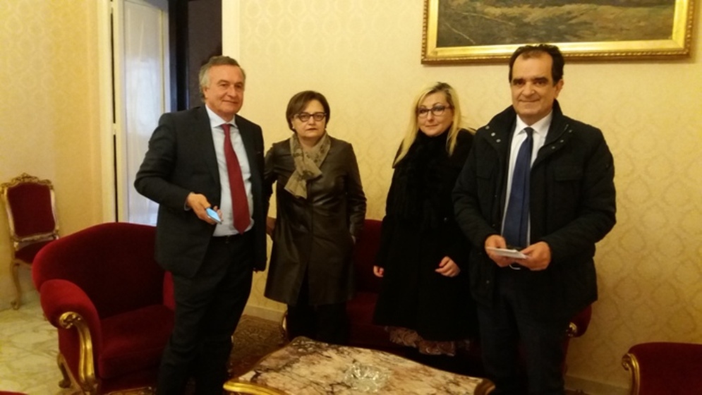 IL PRES. DELLA PROVINCIA ENZO BRUNO INCONTRA IL VICE MINISTRO FILIPPO BUBBICO CON MICHELA AVENOSO, LA SINDACALISTA MINACCIATA  - 