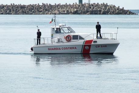 Pesca a strascico in zona vietata, sequestrata imbarcazione - 