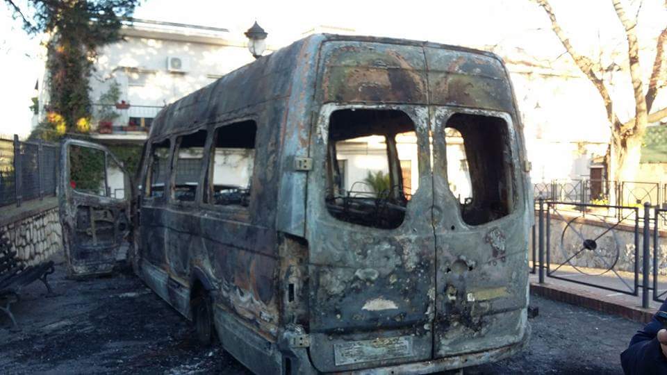 MARTONE: DISTRUTTO DALLE FIAMME SCUOLABUS - 