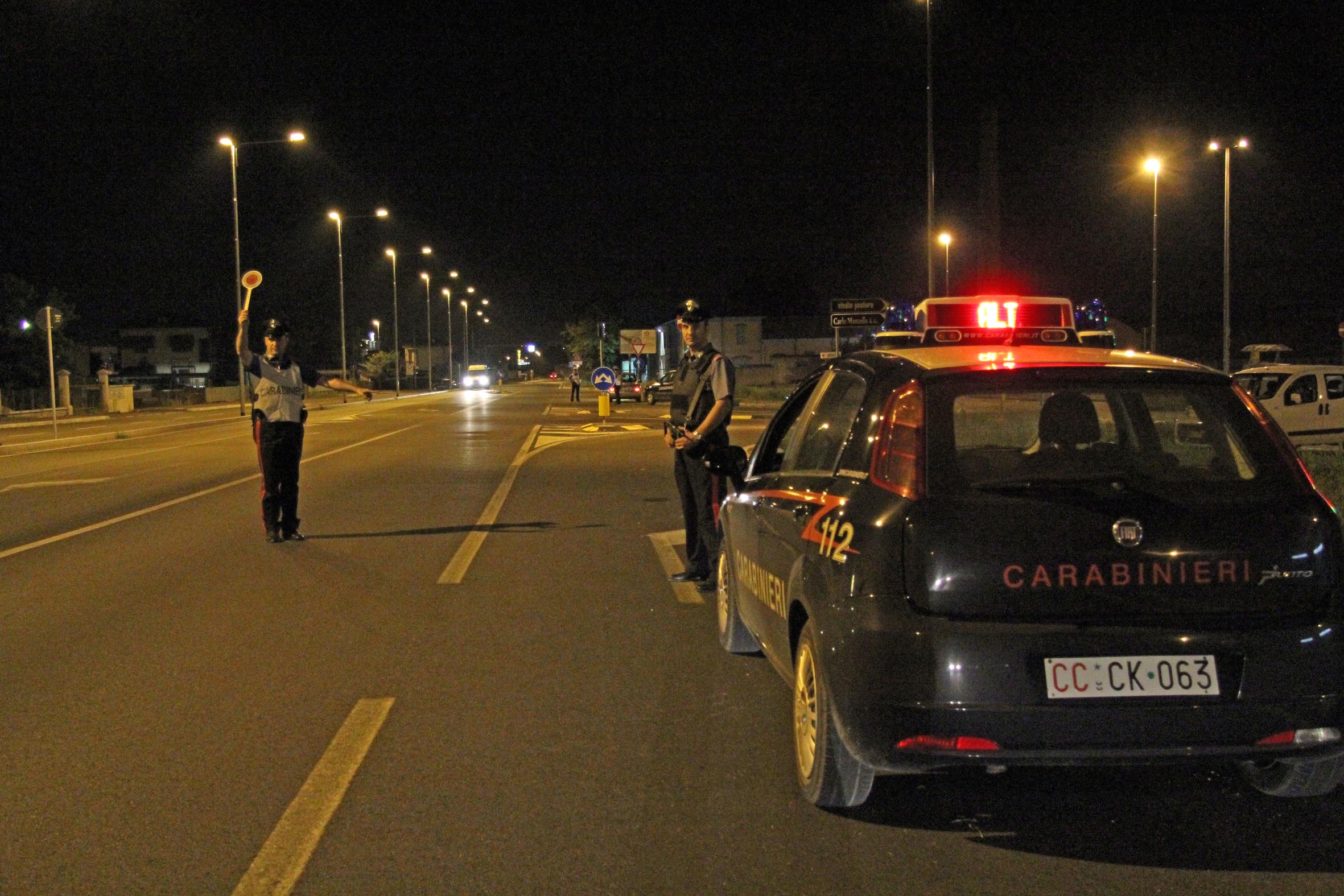 Carabinieri: Controlli e perquisizione nella notte nella vallata del torbido. Un arresto, diverse perquisizioni domiciliari, veicolari e numerose denunce. - 