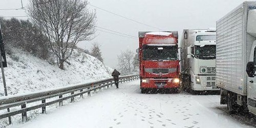 EMERGENZA NEVE A3: LA NOTTE DA INCUBO DI CENTINAIA DI AUTOMOBILISTI - 